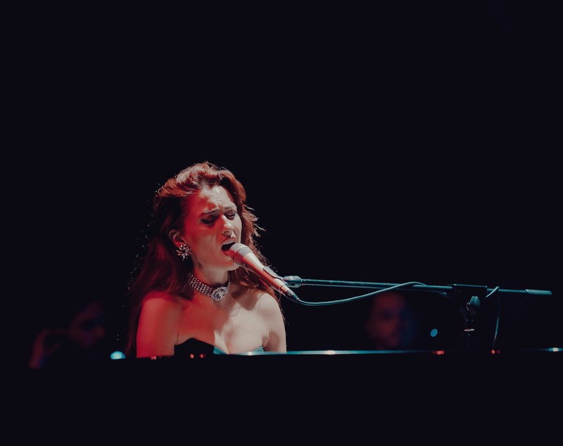 Leyah, artista din România care a dezvoltat un nou gen muzical, cinematic pop: „Am fost crescută cu ideea că munca nu se face cu jumătăți de măsură”