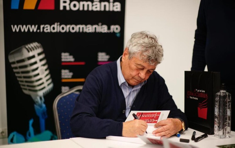 Mircea Lucescu și-a lansat cartea „Mirajul Gazonului” la Târgul de Carte Gaudeamus din București