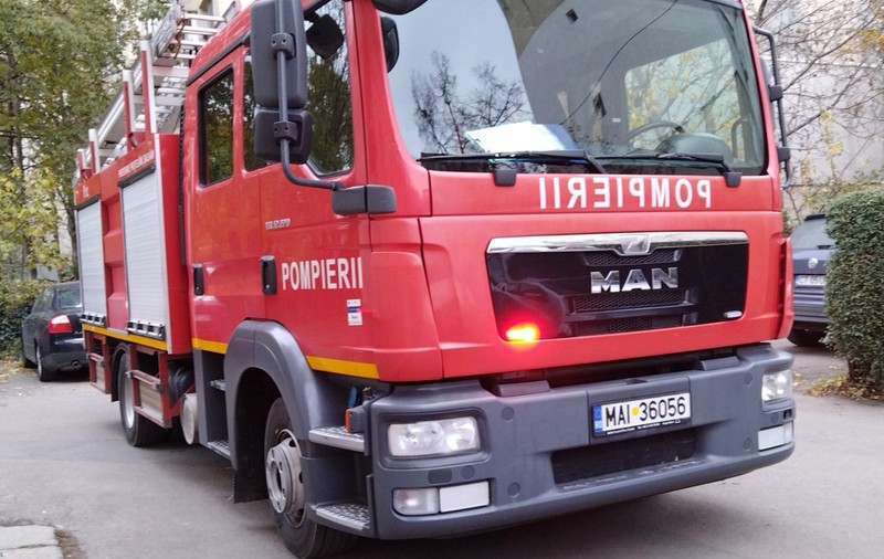 Incendiu la o școală din Constanța. Peste 700 de persoane, evacuate din clădire, majoritatea copii