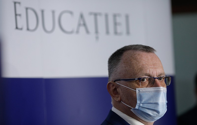 Sorin Cîmpeanu, noi precizări despre bursele de merit: „Dacă va fi cazul, vom revizui criteriile exclusiv pentru clasele a V-a și a IX-a”