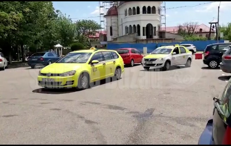 VIDEO|  Înmormântare şi revoltă la Râmnicu Sărat. Autoritățile care au transformat spitalul în unitate	Covid, învinovățite pentru moartea unui taximetrist