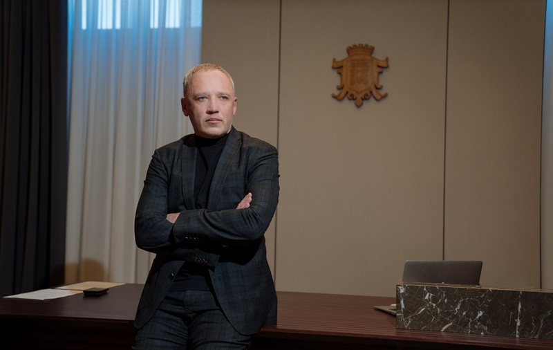 INTERVIU. Primarul din Cernăuți, despre frica de zi cu zi într-un oraș departe de front: „Nimeni nu știe ce va ținti următoarea rachetă”
