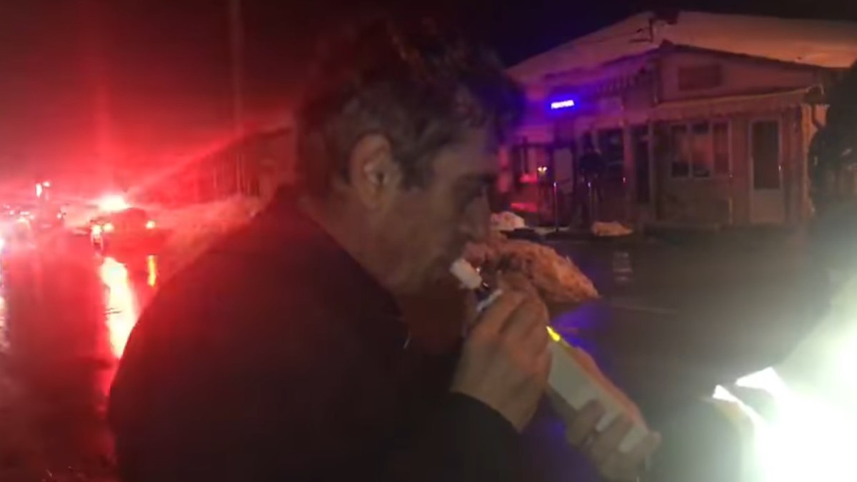 Un polițist beat din Alexandria a intrat cu mașina într-un microbuz
