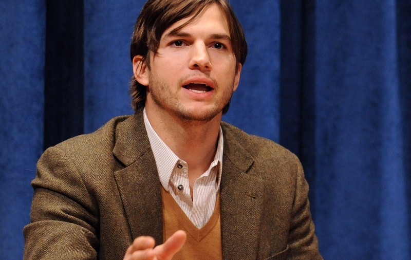 Ashton Kutcher susţine că sfârşitul lumii e aproape
