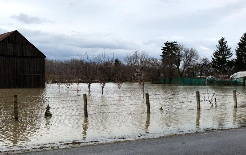 Nou cod galben de inundații în Vâlcea și alte trei județe. Vin viiturile