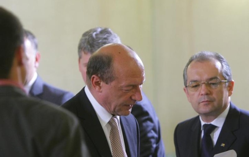 Ameninţarea crizei: Întâlnire de urgenţă la Cotroceni. Preşedintele i-a convocat pe Boc, Isărescu şi Ialomiţeanu