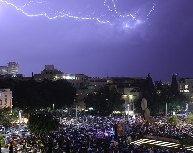 Protest uriaș în Israel față de premierul Netanyahu. Zeci de mii de persoane au ieșit pe străzi în Tel Aviv, Ierusalim și Haifa