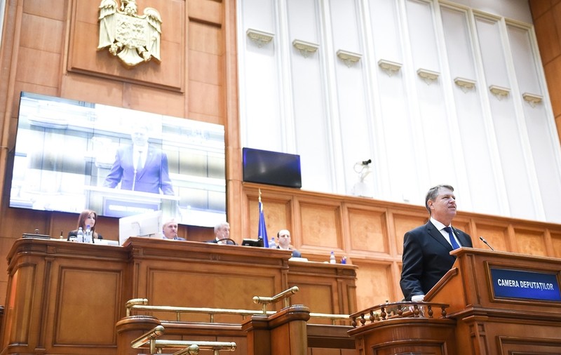 Klaus Iohannis îşi devansează vizita în Franţa. Va participa la şedinţa solemnă a Parlamentului dedicată Centenarului