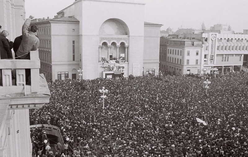 Ce s-a întâmplat la Timișoara pe 21 decembrie 1989. Ceaușescu pregătea operațiunea „Tunetul şi Fulgerul”, pentru a suprima sute de mii de manifestanți