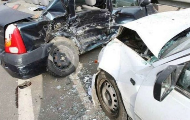 Carambol cu șase mașini pe A1 spre București. Două femei au ajuns la spital