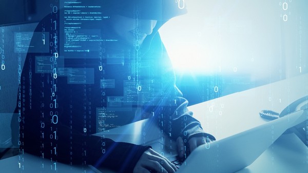 Atac hibrid realizat de un hacker