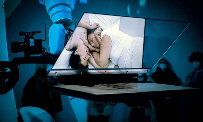 Credit imagini: ‘Adina Pintilie: Tu ești un alt eu - O catedrală a corpului’ (2022), instalație multimedia. Fotografii expoziție: Martin Backhaus