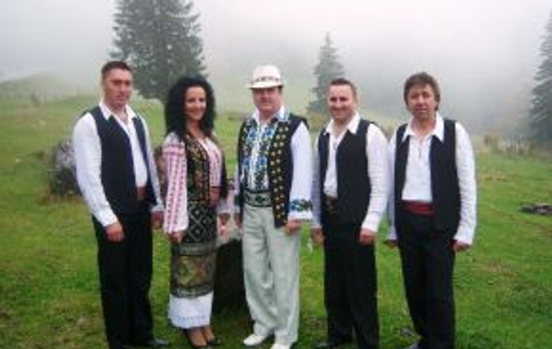 Formaţiile Azur şi Generic, în concert extraordinar