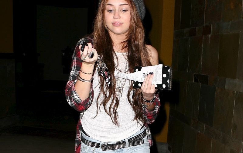 Miley Cyrus şi-a cumpărat casă de 3,5 milioane $ şi vrea să renunţe la muzică