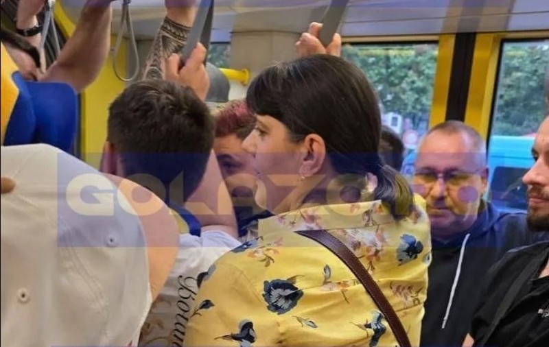Laura Codruța Kovesi, surprinsă într-un tramvai din Köln, printre suporterii „naționalei”: „Am început să strigăm: «Kovesi! Kovesi!»”