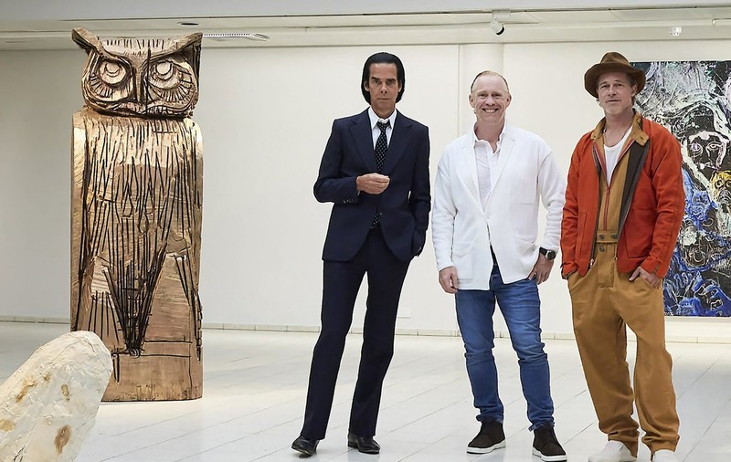 Brad Pitt, apariție surprinzătoare la un muzeu din Finlanda. Actorul şi-a expus pentru prima dată sculpturile