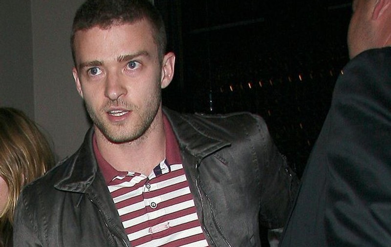 Justin Timberlake, în club cu o blondă  