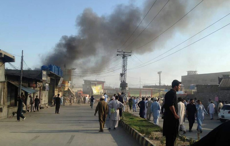 UPDATE | O cisternă petrolieră a explodat în Pakistan, ucigând peste de 140 de persoane