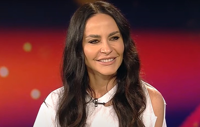 Imagini cu Adelina Chivu de când prezenta știrile la Antena 1. Ce nume avea când s-a lansat în presa din România