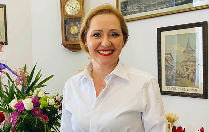 Gestul făcut de Elena Lasconi pentru locuitorii din Câmpulung Muscel, de când a devenit primar. Fosta jurnalistă de la PRO TV s-a prezentat la ușa lor
