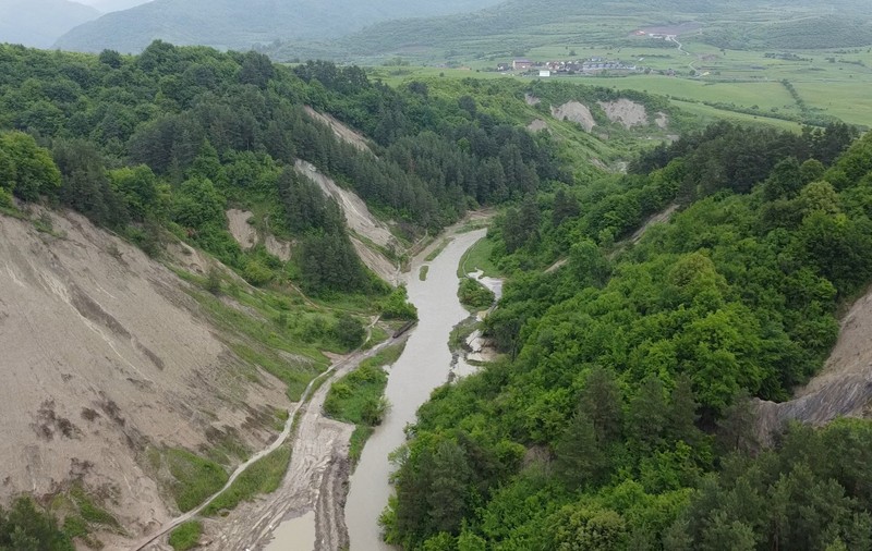 Poluarea masivă cu clorură de sodiu amenință cursul râului Mureș și Ungaria, dezastrul de la Praid e departe de a se fi încheiat