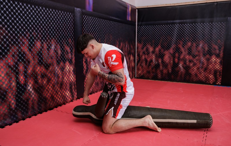 Ștefan Lobodă, tânărul care la 19 ani a adus aurul României la MMA: „Dacă aș putea, aș lua toți tinerii în sală să facă sport”
