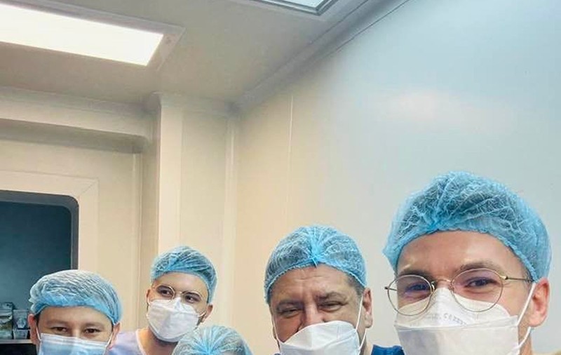 Un bărbat a fost salvat cu o parte din ficatul soției: transplantul hepatic spectaculos a fost realizat de medicii de la Spitalul Clinic Fundeni