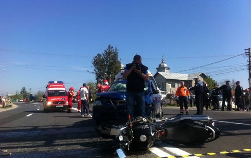 ACCIDENT GRAV în CAPITALĂ! Un motociclist a murit, după ce un autoturism l-a izbit din plin