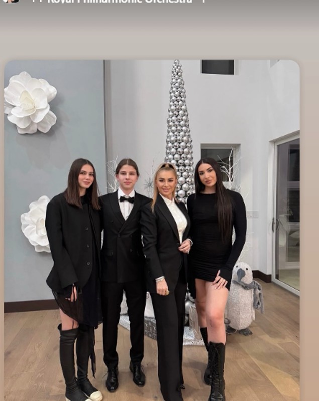 Anamaria Prodan și Laurențiu Reghecampf s-au împăcat la final de an. „Îi trimitem în fiecare săptămână tot ceea ce se întâmplă în viețile noastre”