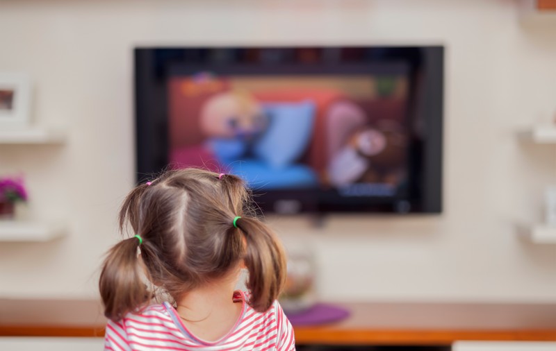 Televiziunile pentru copii sunt destul de mari în audiențe și nu doar cei mici le urmăresc. Părinții stau pe-aproape, cu telecomanda