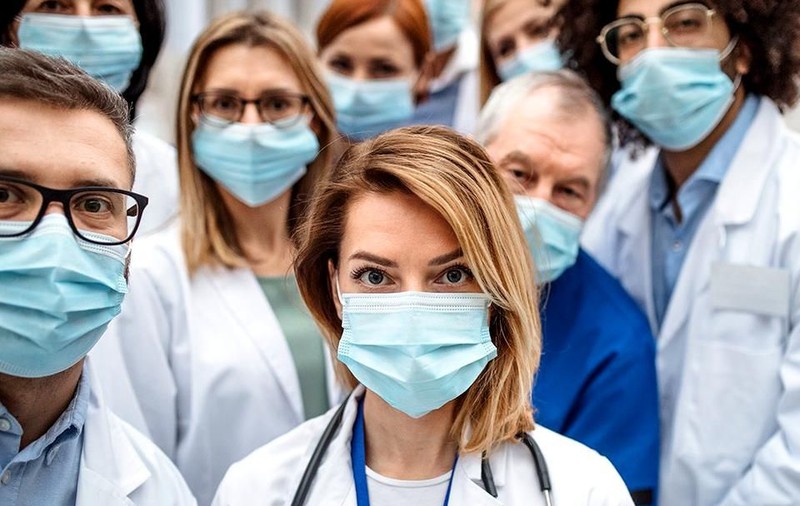 Un nou simptom asociat infecţiei cu noul coronavirus a fost descoperit de medicii francezi
