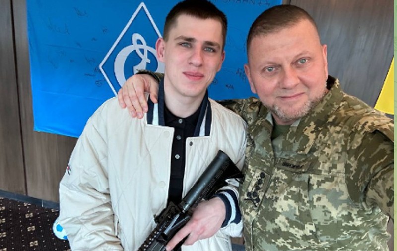 „Predator de Ucraina”, soldatul care a respins de unul singur un atac al rușilor în Bahmut, a primit „Crucea de Aur”