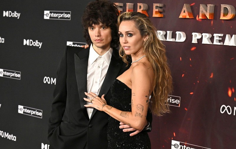 Miley Cyrus s-a logodit cu Maxx Morando după 4 ani de relație. Ce diferență de vârstă e între cei doi