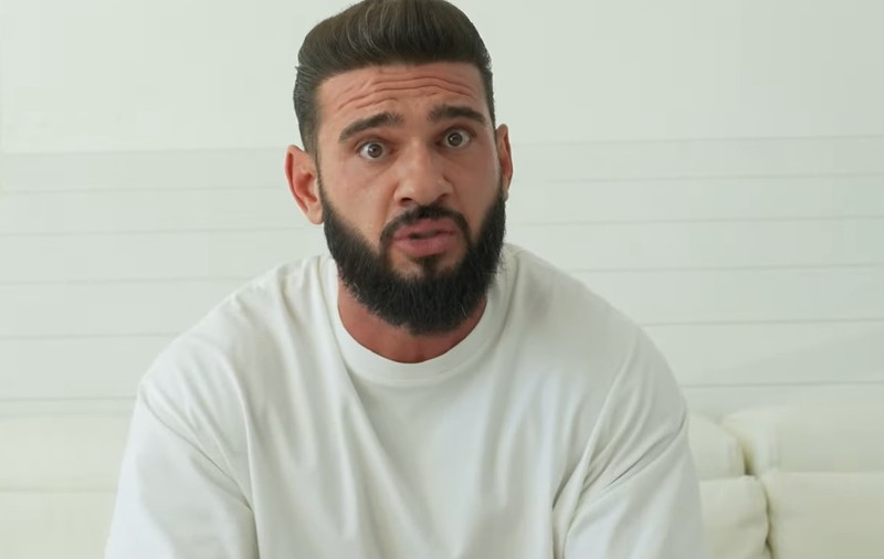 Dorian Popa explică de ce era în halat la volan, când a fost oprit de polițiști: „Ieșisem din duș, nici nu m-am uscat pe păr”