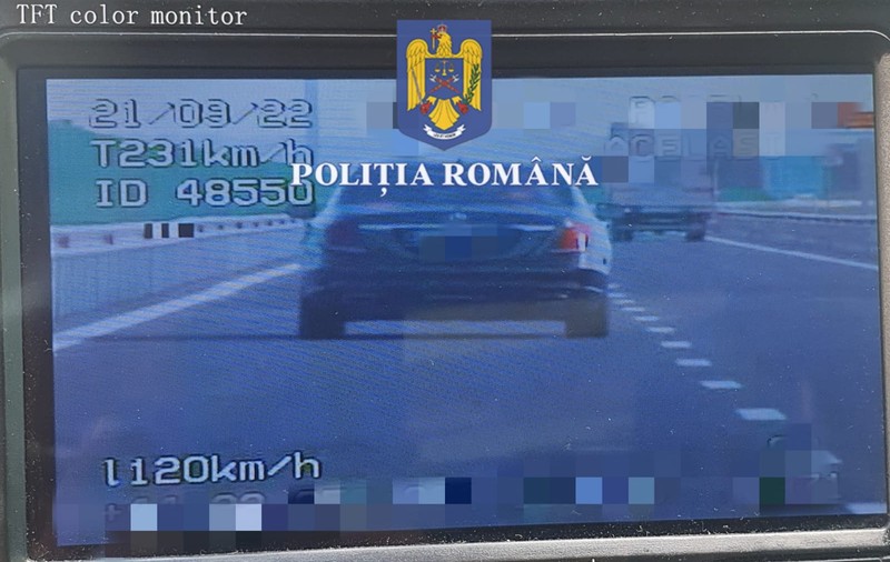 Un şofer ce se deplasa cu viteza de 231 kilometri/oră, oprit de polițiști pe Drumul Expres 12. Bărbatul a rămas fără permis