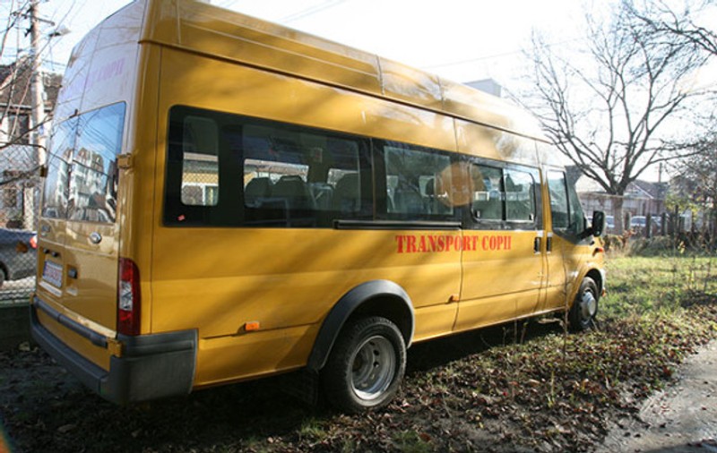 Microbuzul școlar dintr-o comună botoșăneană merge grație unei donații