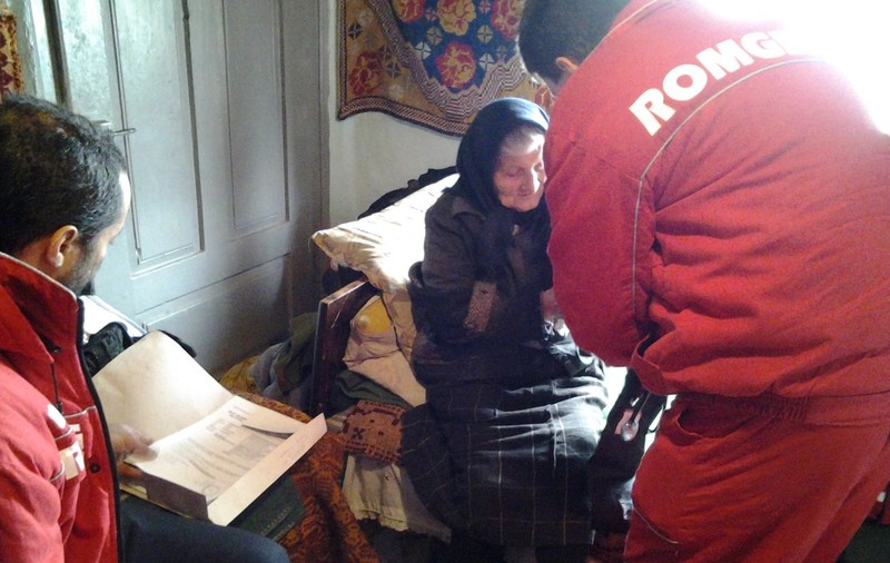 Doi bătrâni, salvaţi în ultimul moment | FOTO