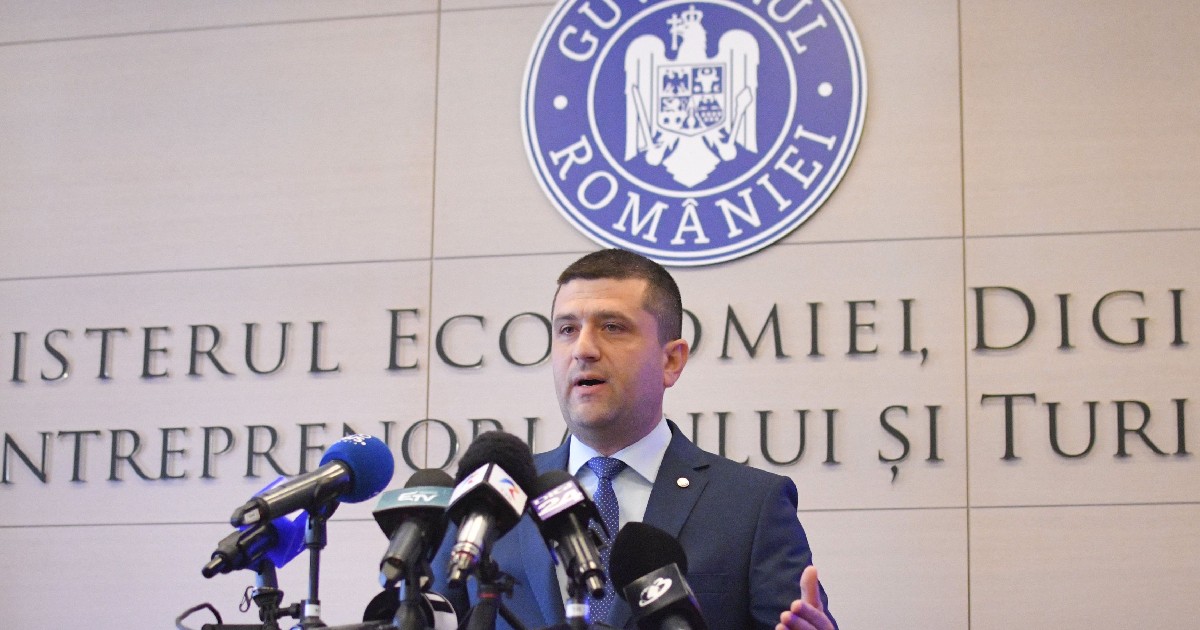 Radu Miruță la o conferimță de presă