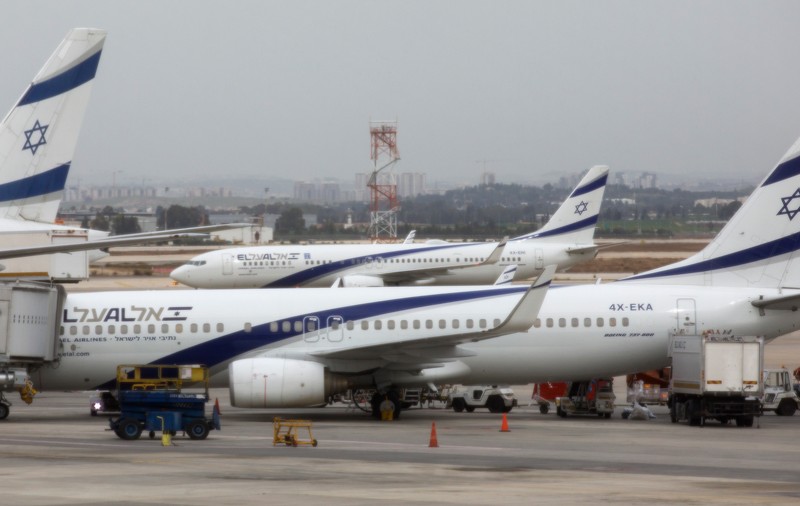 VIDEO | Un avion a aterizat forțat în Israel, după ce a pierdut bucăți de pneuri! Peste 100 de ambulanțe, mobilizate lângă pistă