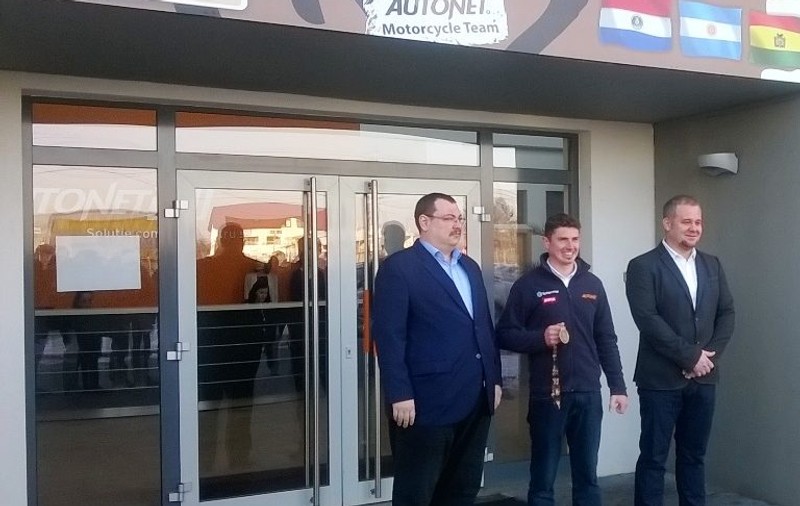 Cum a fost așteptat Emanuel Gyenes la serviciu după revenirea din Raliul Dakar 2017: aplauze și tort de 50 kg! VIDEO