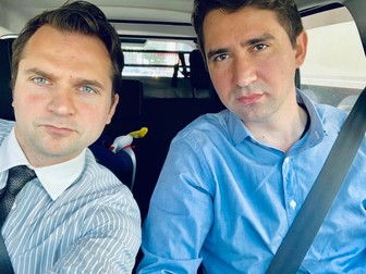 Sebastian Burduja (stânga) alături de Valentin Ștefan, pe vremea când făceau campanie pentru PACT | Foto: Facebook
