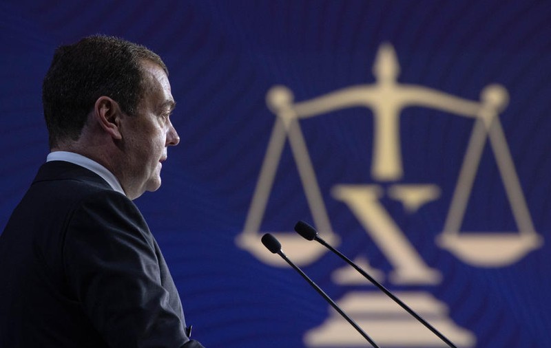 Dmitri Medvedev a publicat o hartă cu Ucraina ciopârțită. Teritoriile ei sunt împărțite între Rusia, Polonia, Ungaria, dar și România