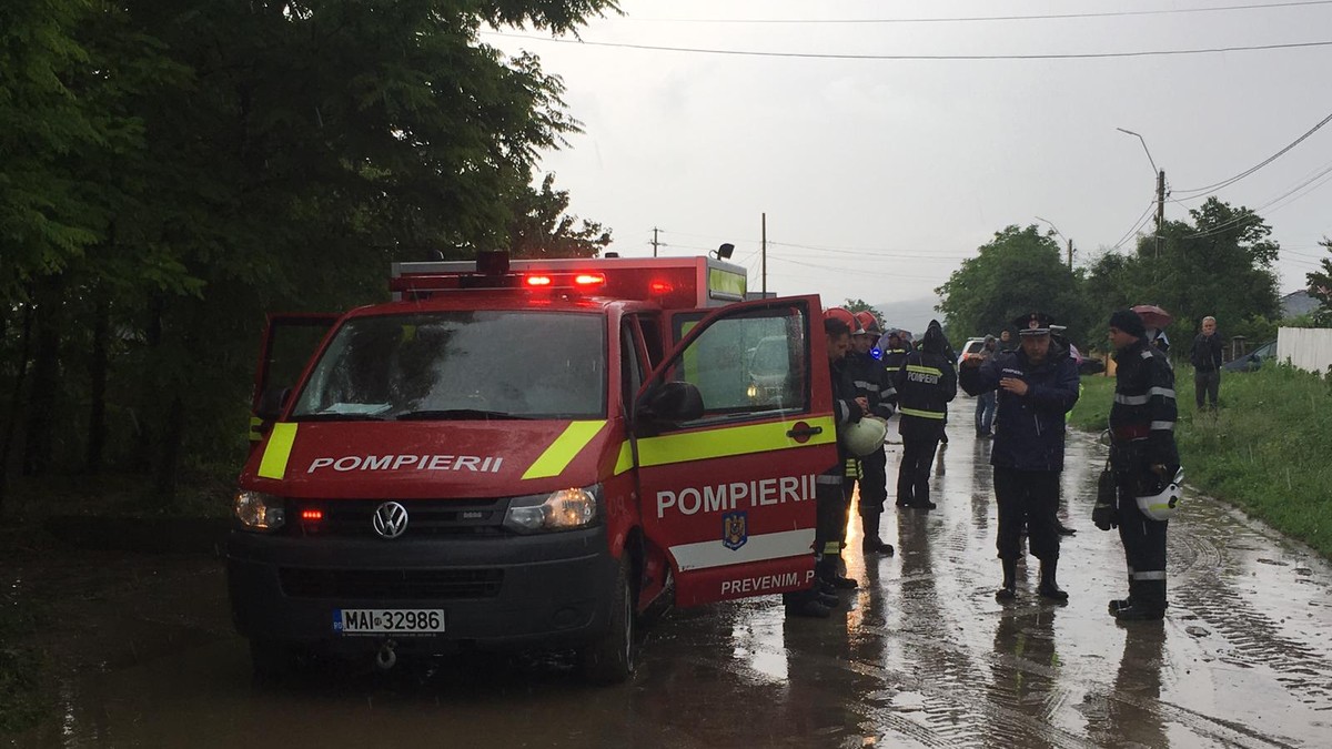 Cod portocaliu de inundaţii pe râuri din judeţele Bacău, Covasna şi Harghita, luni seara