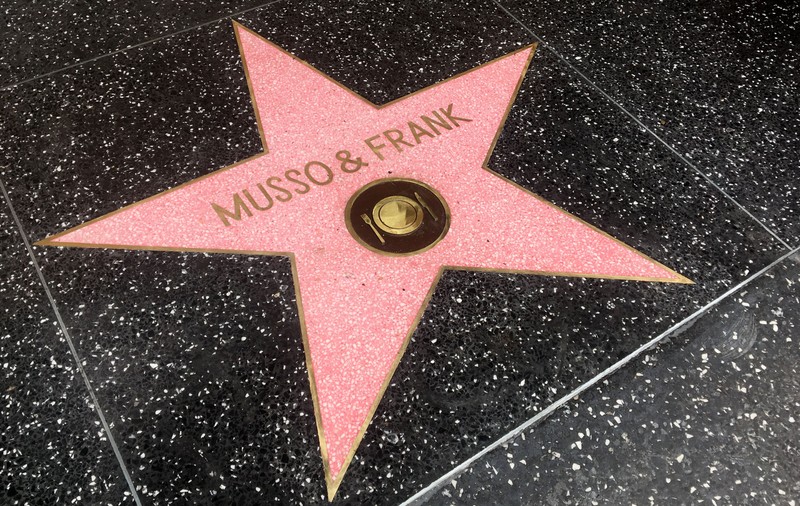 Musso & Frank, restaurantul starurilor de la Hollywood, a primit o stea pe Walk of Fame, la 100 de ani de la înființare