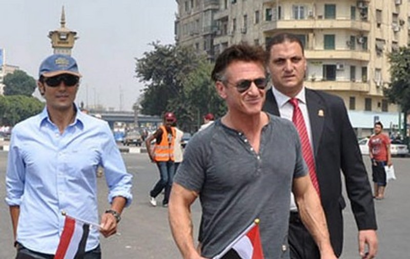 Foto | Sean Penn a protestat alături de egipteni în Cairo