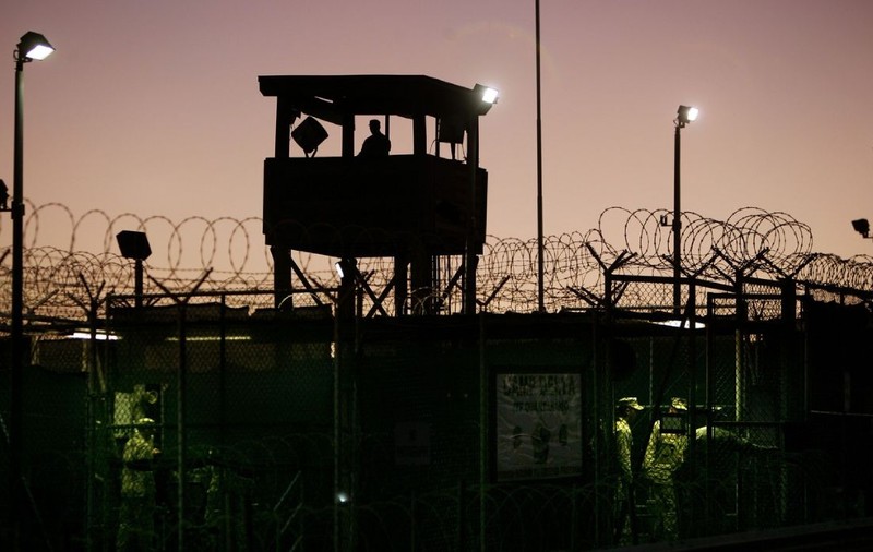 Administrația Trump vrea să trimită 100 de români la Guantanamo Bay, închisoarea celebră pentru torturarea deținuților