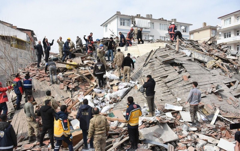 Condamnare la 865 de ani de închisoare pentru constructorul unei clădiri prăbușite în urma cutremurului din Turcia, din februarie 2023