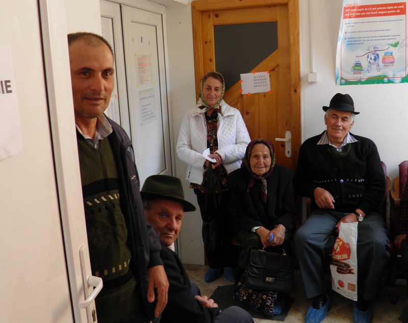 Medicii voluntari au bătut ulițele ca să-i consulte pe oamenii de la sate
