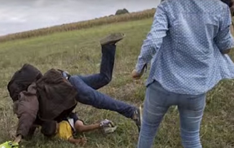 Jurnalista ungară care a lovit migranți a fost premiată