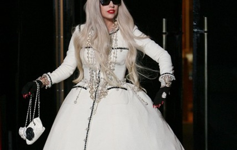 Foto | Și-a revenit! Lady Gaga, într-o rochie de ”Crăiasa Zăpezii” la un eveniment
